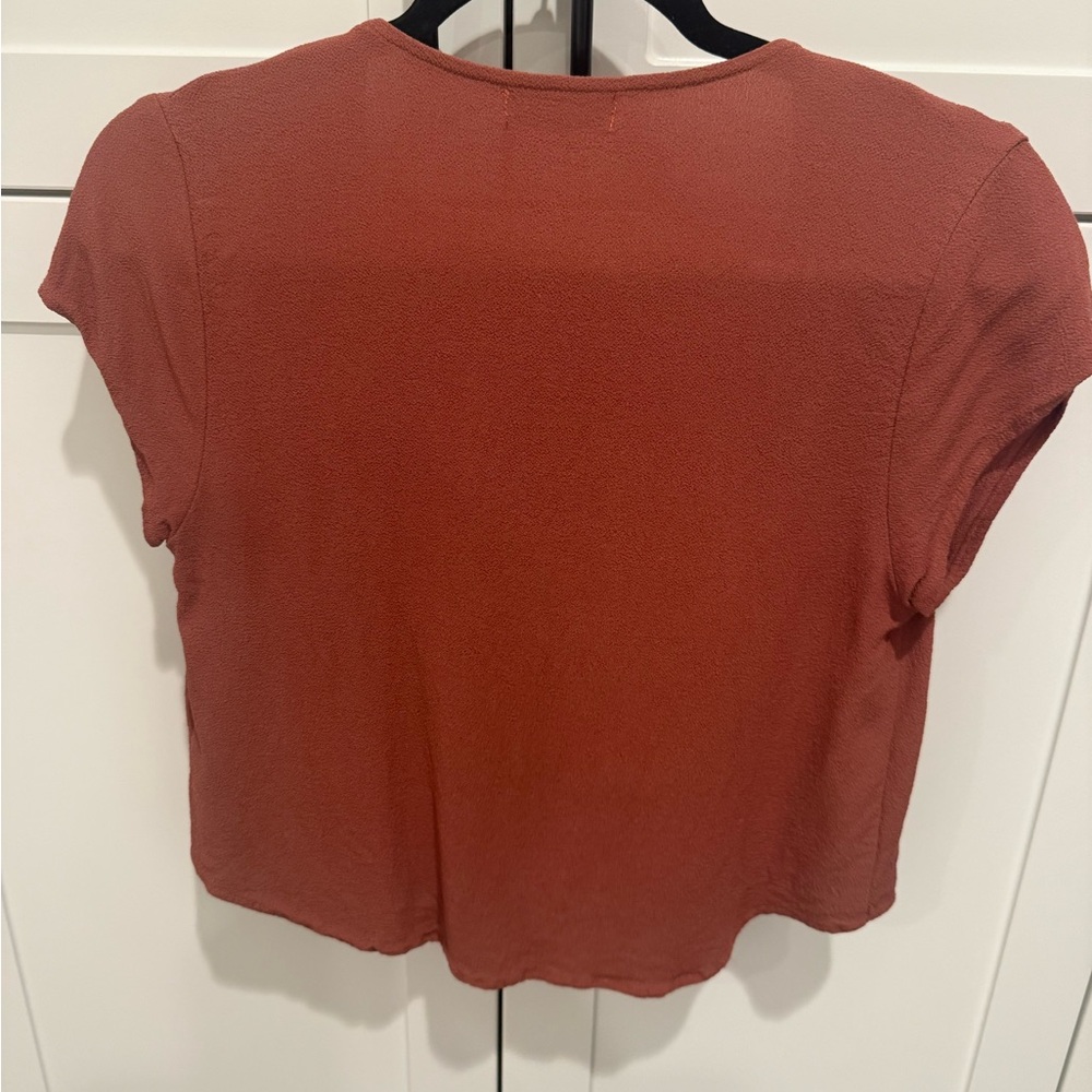 Flynn Skye crop Blouse - Picture 2 of 4
